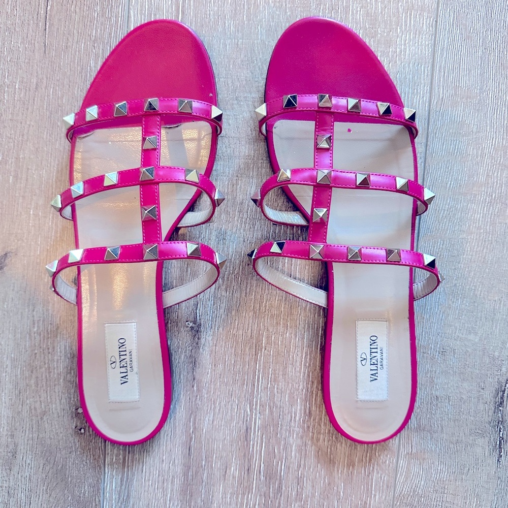 Pre-Loved Valentino Sandals with Signature Studs
